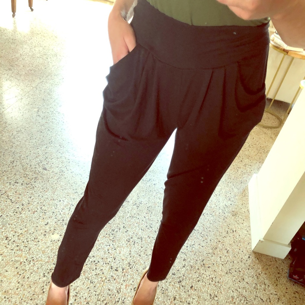 Comfy and cute black joggers!
